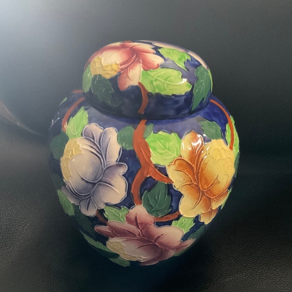 MALING GINGER JAR Tube lined ,flowers cobalt blue background England - Picture 1 of 11